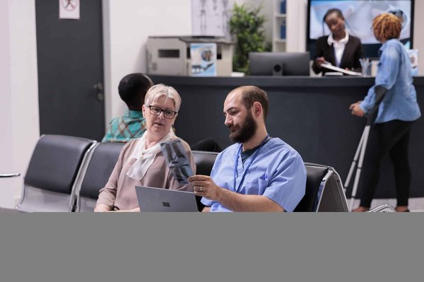 Quelle est la signification de l'heure miroir 11h22 et comment la comprendre ?